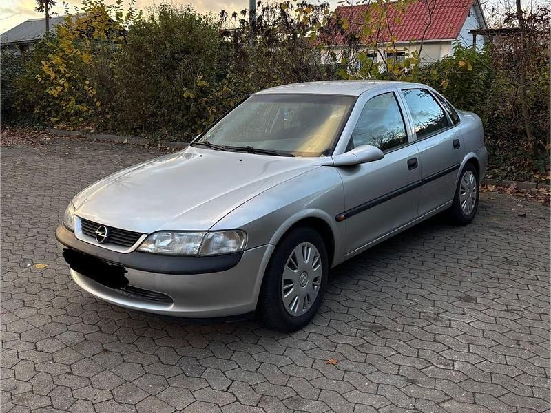 Silber Gebraucht 1998 Opel Vectra Limousine | 1.790 € (Fairer Preis) - Bild 1/4