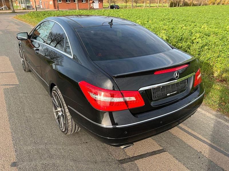 Gebraucht Mercedes E350 231 PS (169 kW) 2009 Schwarz Coupé