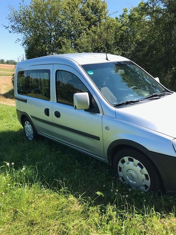 Usado Opel Combo 94 HP (69 kW) 2007 Prateado Monovolume