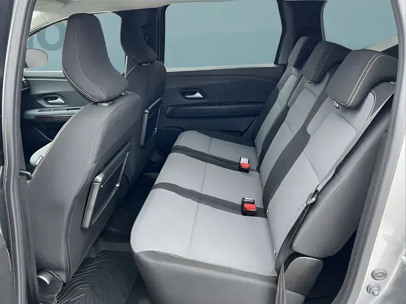Neu Dacia Jogger 141 PS (103 kW) 2025 Grau Van / Kleinbus