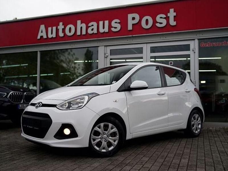 Gebraucht Hyundai i10 Trend 67 PS (49 kW) 2015 Weiß Kleinwagen