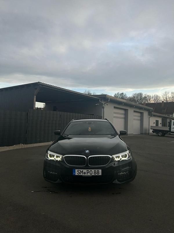 Schwarz Gebraucht 2018 BMW 520 Kombi | 23.500 € (Fairer Preis) - Bild 1/4