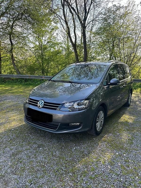 Second-hand VW Sharan 150 CP (110 kW) 2018 Gri Monovolum
