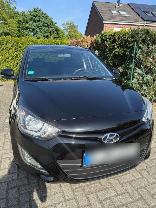 Schwarz Gebraucht 2014 Hyundai i20 Classic Kleinwagen | 4.350 € (Guter Preis) - Bild 1/4
