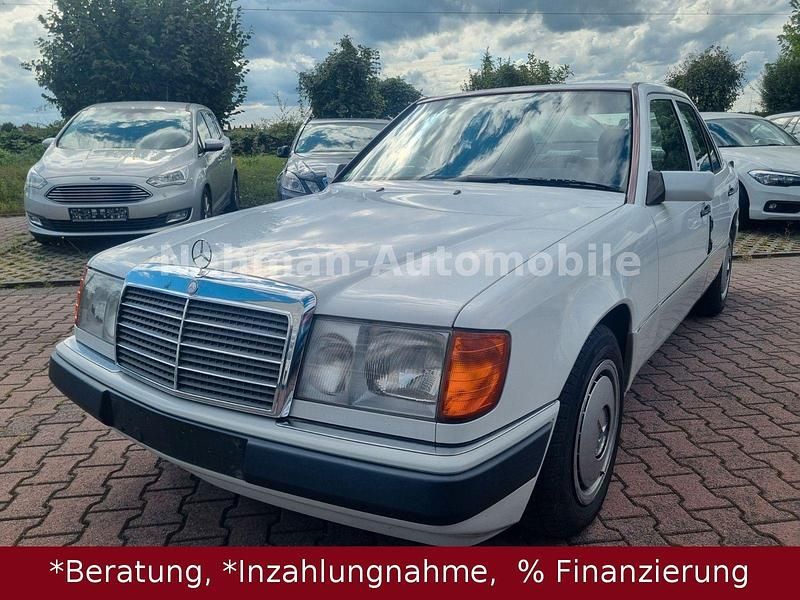 Weiß Gebraucht 1991 Mercedes 230 Limousine | 5.990 € - Bild 1/4