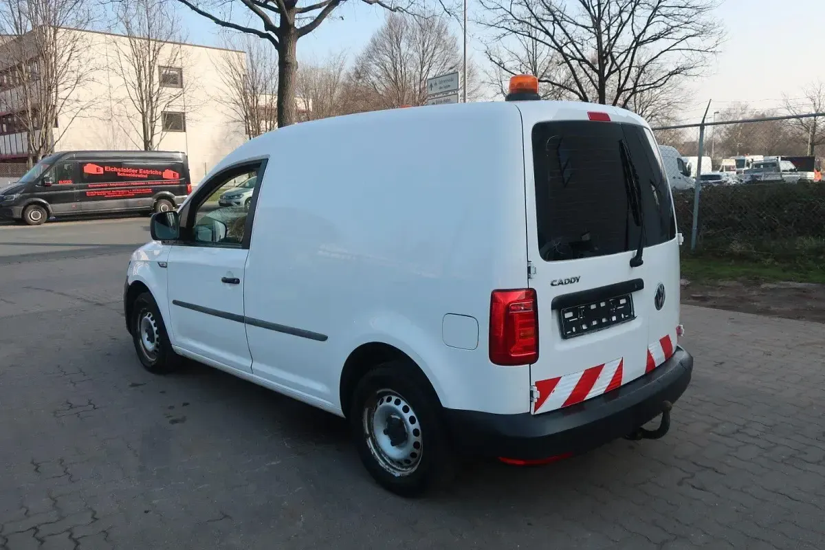 Second-hand VW Caddy 102 CP (75 kW) 2019 Alb Monovolum