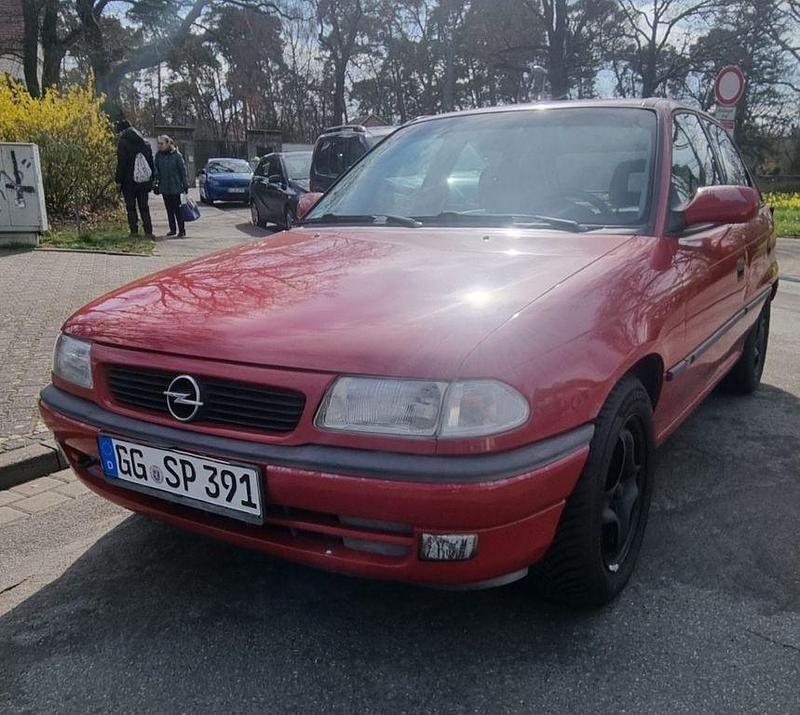 Gebraucht Opel Astra 75 PS (55 kW) 1997 Rot Limousine