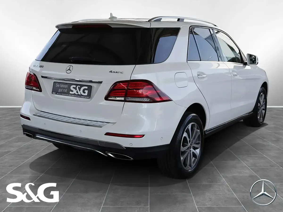 Gebraucht Mercedes GLE400 333 PS (244 kW) 2018 Designo diamantweiß bright SUV