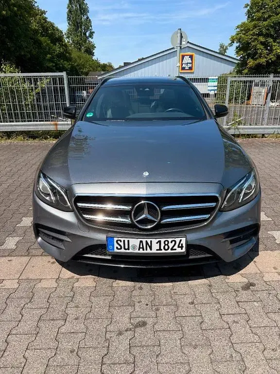 Gebraucht Mercedes E220 AMG line 194 PS (142 kW) 2017 Grau Limousine