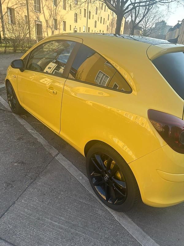 Gebraucht Opel Corsa Edition 101 PS (74 kW) 2013 Gelb Kleinwagen