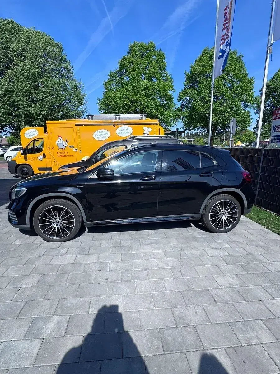 Gebraucht Mercedes 200 136 PS (100 kW) 2018 Schwarz SUV
