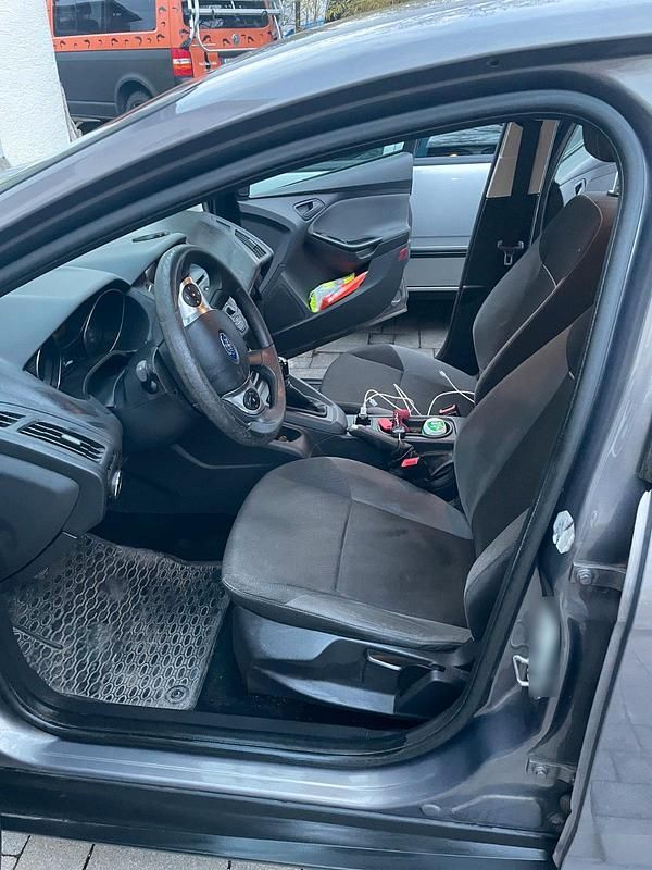 Gebraucht Ford Focus Ambiente 101 PS (74 kW) 2014 Silber Kombi