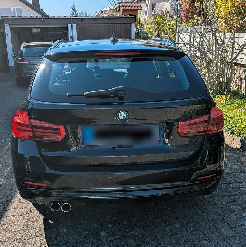 Gebraucht BMW 320 Advantage 189 PS (139 kW) 2018 Schwarz Kombi