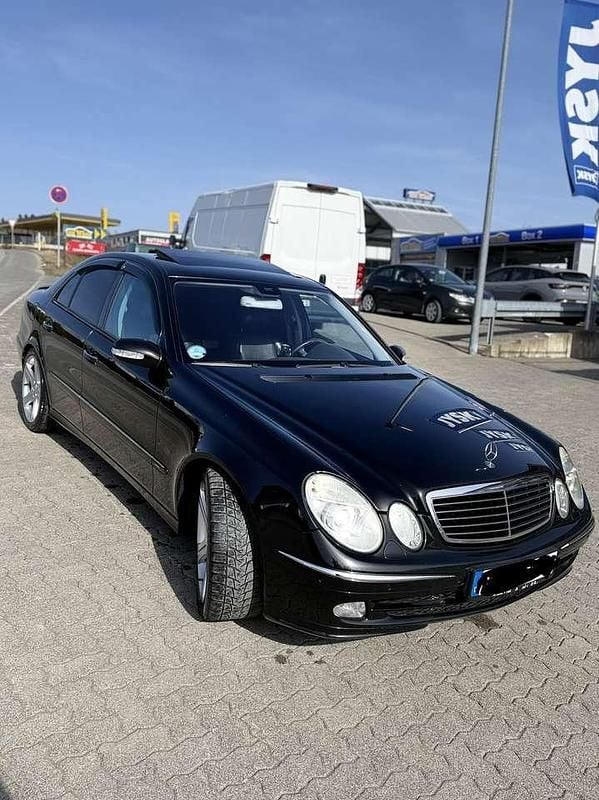 Gebraucht Mercedes E320 Avantgarde 204 PS (150 kW) 2004 Schwarz Limousine