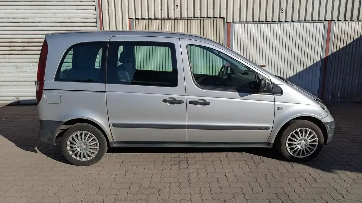 Gebraucht Mercedes Vaneo 91 PS (66 kW) 2004 Silber Van / Kleinbus