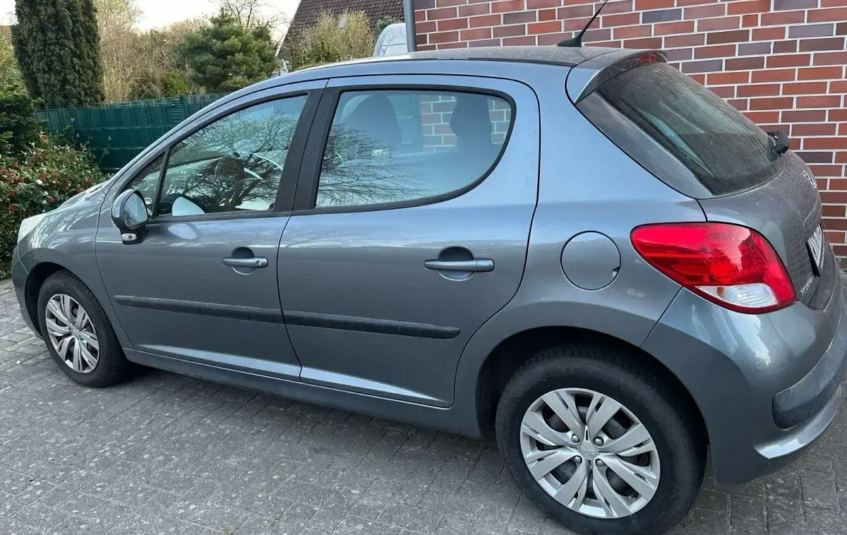 Gebraucht Peugeot 207 Tendance 73 PS (53 kW) 2009 Grau Kleinwagen