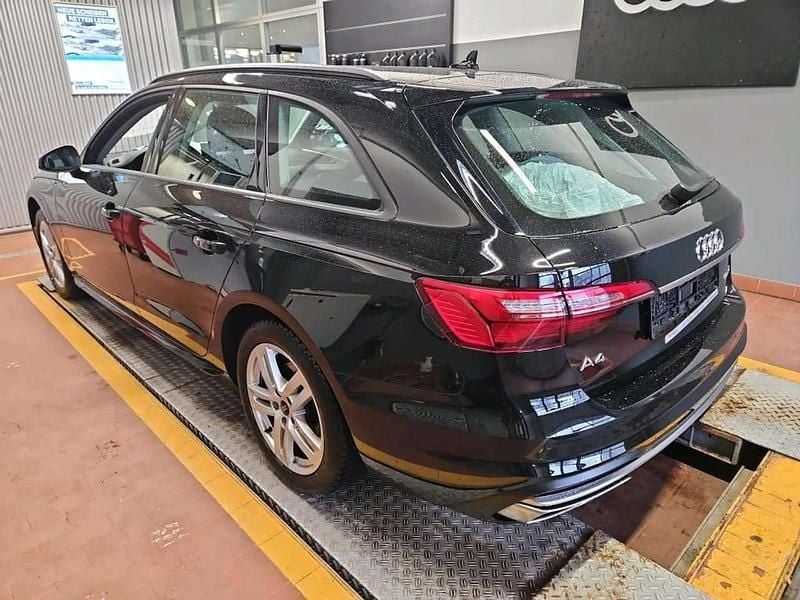 Gebraucht Audi A4 Advanced 204 PS (150 kW) 2023 Mythosschwarz metallic Kombi