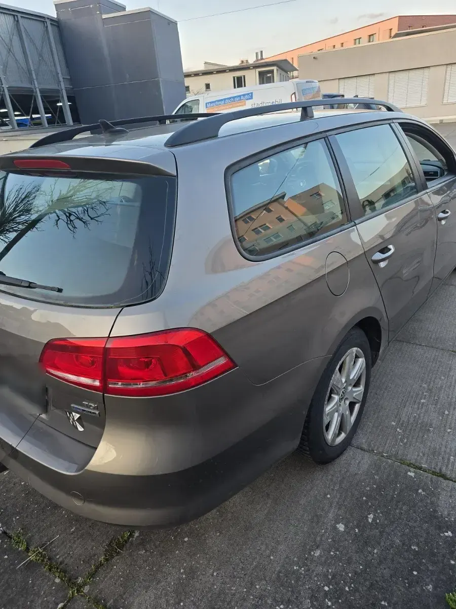 Gebraucht VW Passat 105 PS (77 kW) 2011 Braun Kombi