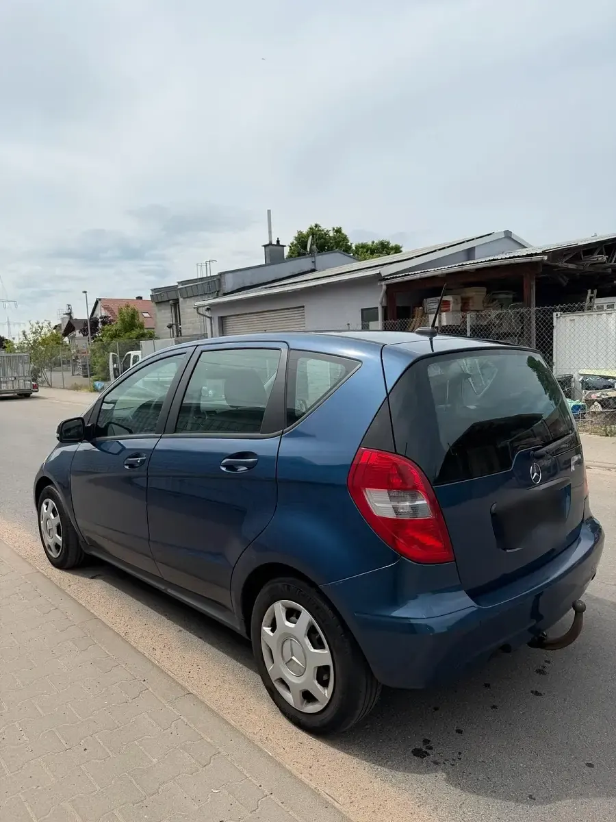 Gebraucht Mercedes A180 109 PS (80 kW) 2011 Blau Kleinwagen
