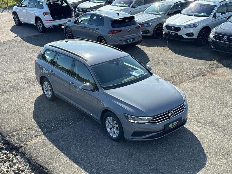 Mondsteingrau Gebraucht 2022 VW Passat Conceptline Kombi | 18.400 € (Superpreis) - Bild 1/4