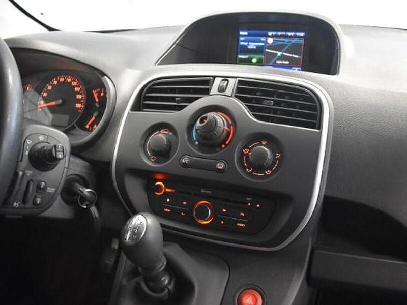 Weiss Gebraucht 2020 Renault Rapid Limousine | 8.470 € (Guter Preis) - Bild 1/4