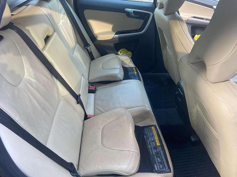 Gebraucht Volvo XC60 Summum 163 PS (119 kW) 2011 Rot SUV