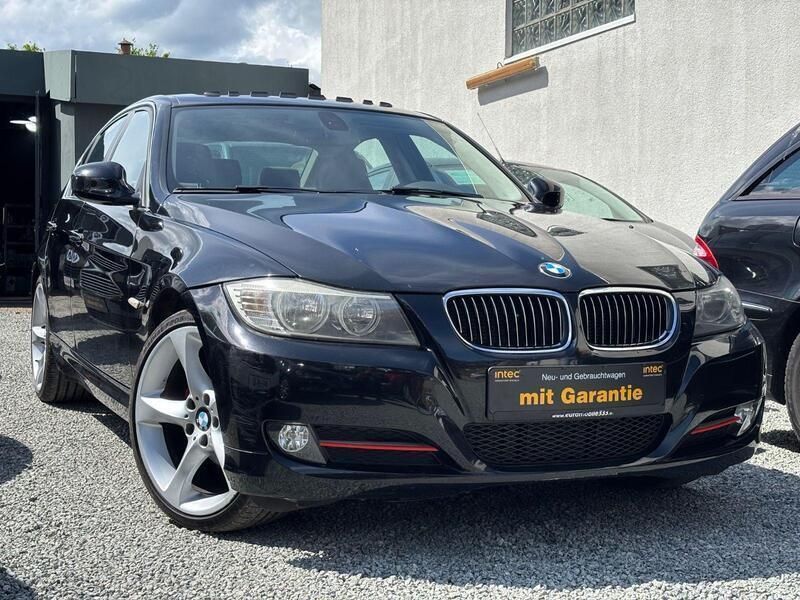 Gebraucht BMW 318 Comfort Edition 143 PS (105 kW) 2011 Schwarz Limousine