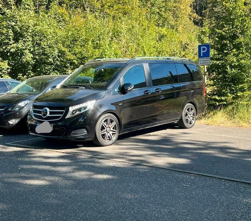 Schwarz Gebraucht 2014 Mercedes V250 Edition 1 Van / Kleinbus | 36.990 € (Fairer Preis) - Bild 1/3