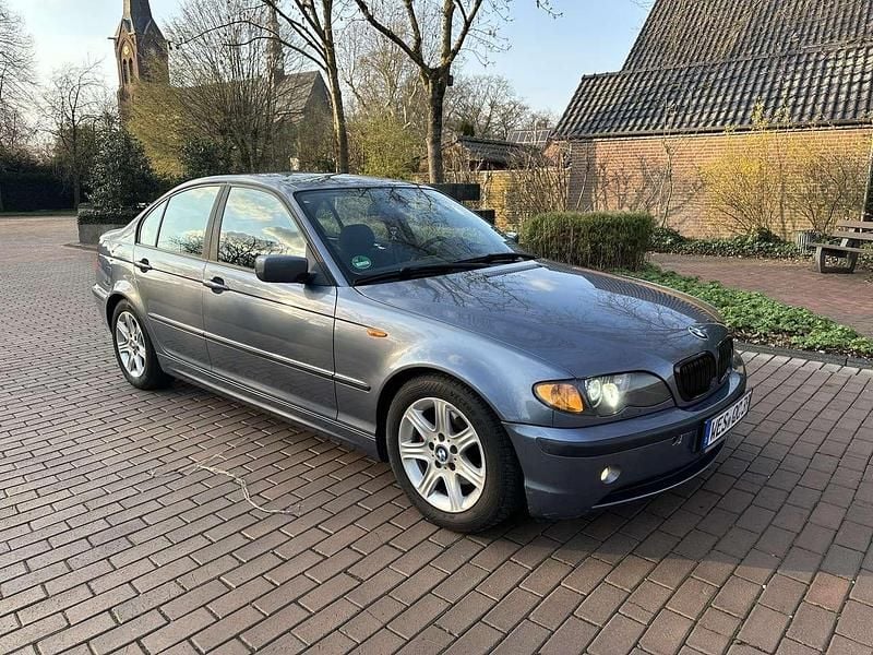 Gebraucht BMW 320 150 PS (110 kW) 2002 Blau Limousine