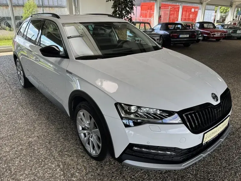 Gebraucht Skoda Superb Scout 4x4 200 PS (147 kW) 2023 : moonweiß  metallic Kombi