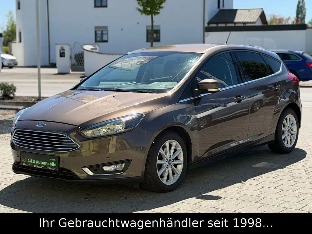 Second-hand Ford Focus Titanium 120 CP (88 kW) 2017 Maro Berlinǎ