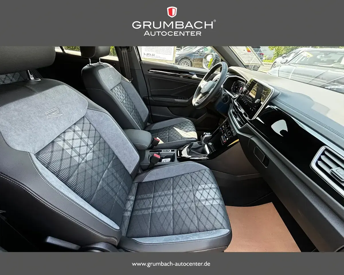 Neu VW T-Roc R-line Edition 150 PS (110 kW) 2025 2t deep black perleffekt SUV