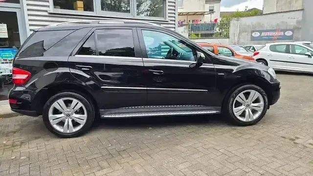 Gebraucht Mercedes ML300 204 PS (150 kW) 2010 Schwarz SUV