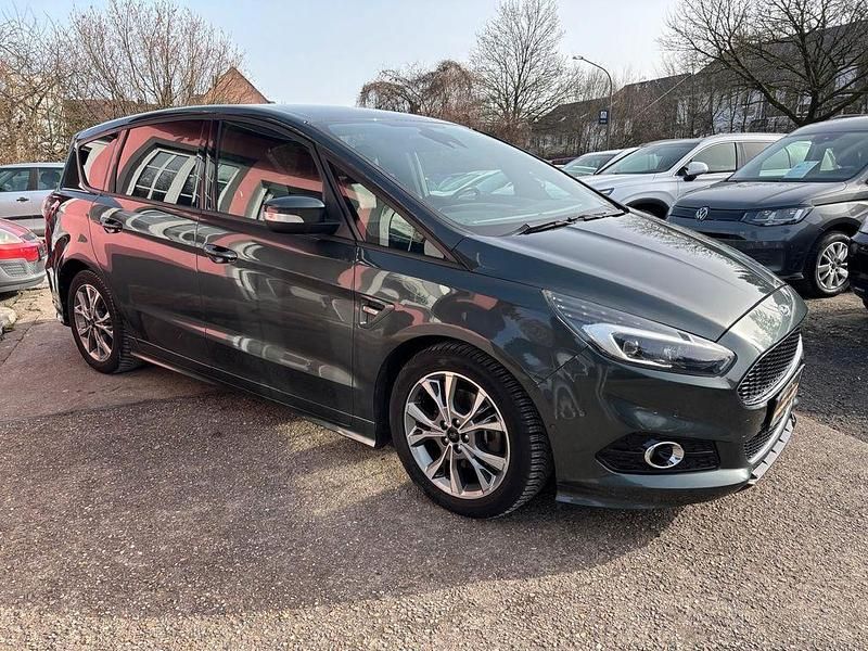 Gebraucht Ford S-MAX ST-Line 160 PS (117 kW) 2017 Grün Van / Kleinbus