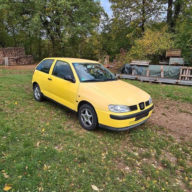 Gelb Gebraucht 2001 Seat Ibiza Kleinwagen | 1.100 € (Fairer Preis) - Bild 1/4