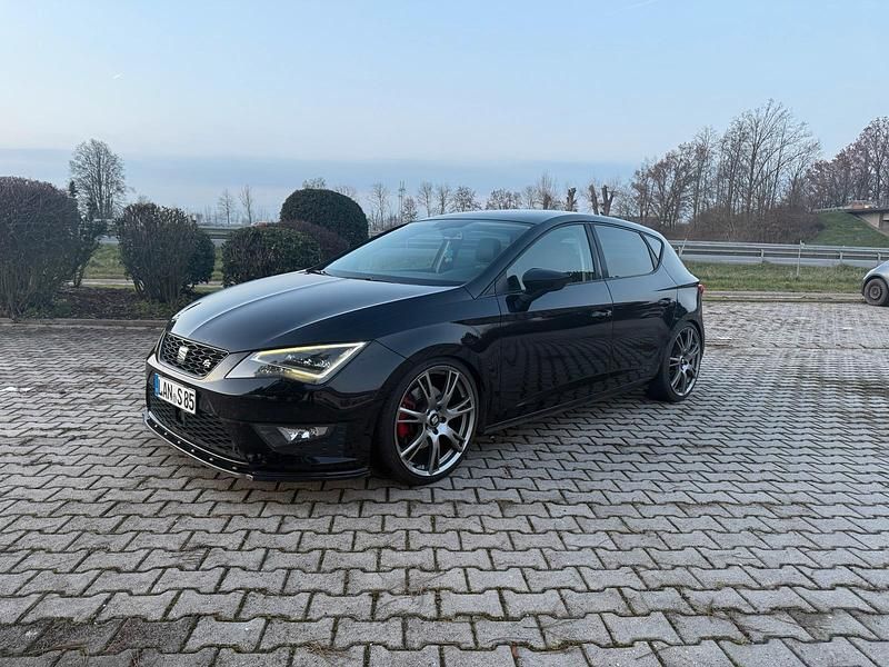 Schwarz Gebraucht 2015 Seat Leon FR Limousine | 9.450 € (Etwas zu teuer) - Bild 1/4