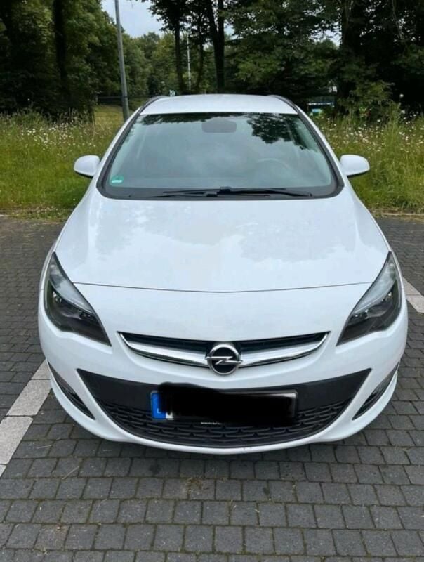 Weiß Gebraucht 2015 Opel Astra Kombi | 6.890 € (Superpreis) - Bild 1/4
