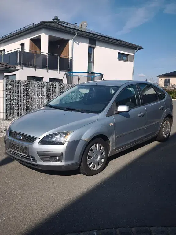 Usata Ford Focus 116 CV (85 kW) 2005 Grigio Berlina