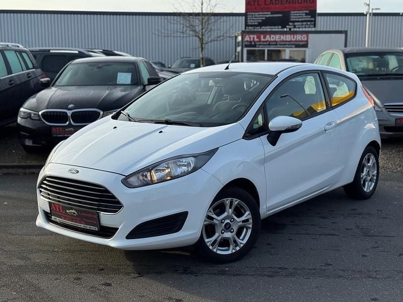 Weiß Gebraucht 2013 Ford Fiesta Kleinwagen | 1.950 € (Superpreis) - Bild 1/4