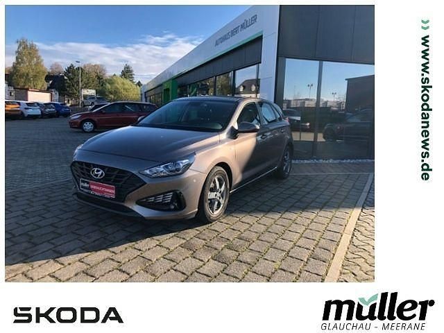 Bronze (silkybronze metallic) Gebraucht 2021 Hyundai i30 Select Limousine | 15.450 € (Guter Preis) - Bild 1/4