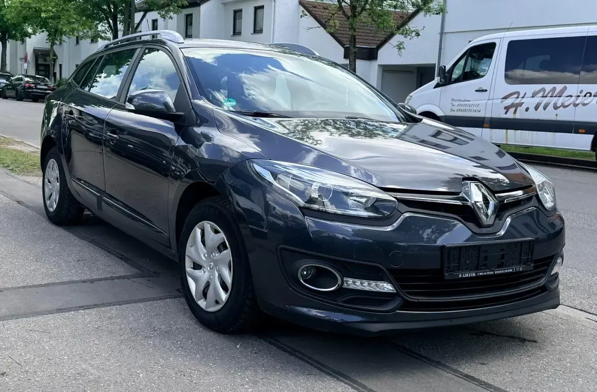 Gebraucht Renault Mégane GrandTour Initiale Paris 132 PS (97 kW) 2013 Grau Kombi