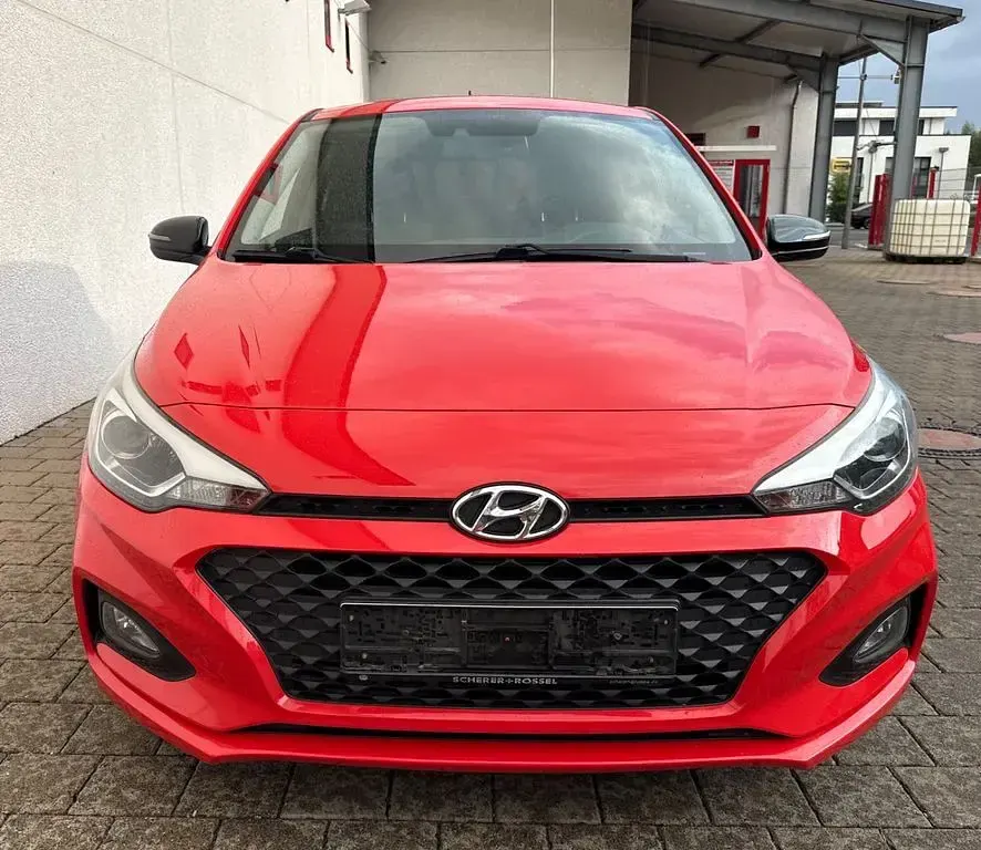 Gebraucht Hyundai i20 Advantage 101 PS (74 kW) 2020 Rot Kleinwagen