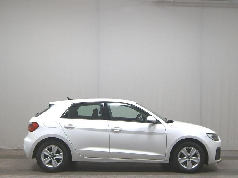 Weiss Gebraucht 2022 Audi A1 Sportback Kleinwagen | 16.480 € (Guter Preis) - Bild 1/4