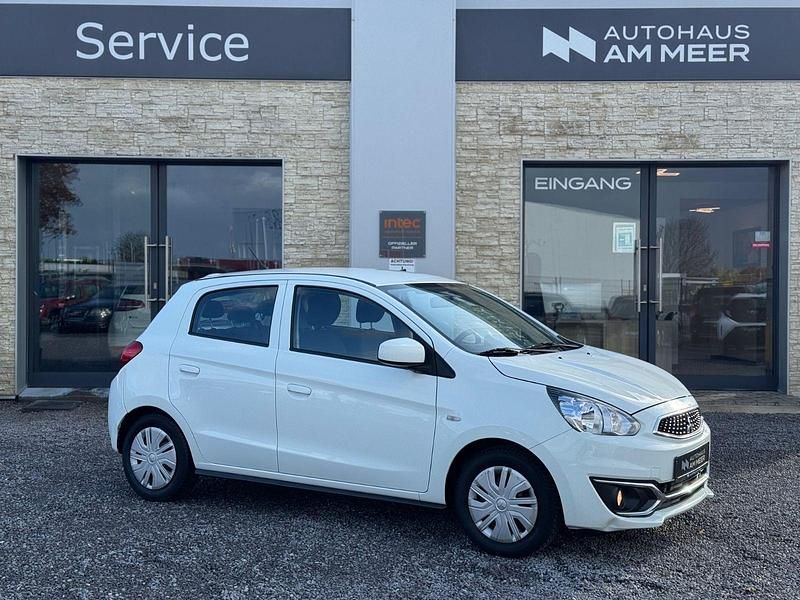 Weiß Gebraucht 2017 Mitsubishi Space Star Edition Kleinwagen | 4.699 € (Fairer Preis) - Bild 1/4