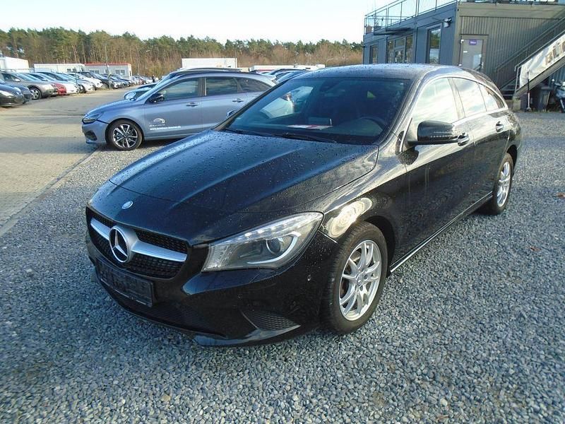 Schwarz Gebraucht 2015 Mercedes CLA200 Limousine | 9.950 € (Fairer Preis) - Bild 1/4