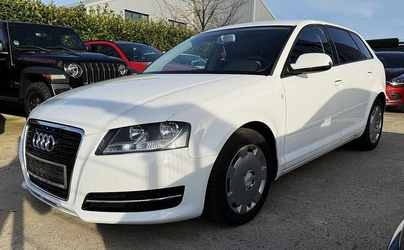 Gebraucht Audi A3 Attraction 105 PS (77 kW) 2012 Weiß Kleinwagen