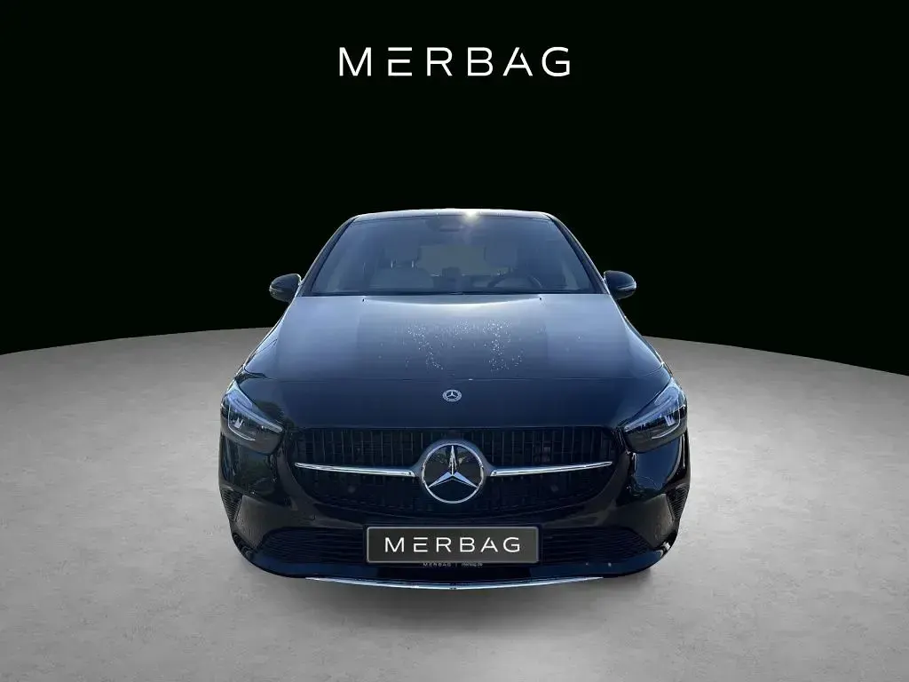 Gebraucht Mercedes B200 150 PS (110 kW) 2024 Schwarz Kleinwagen