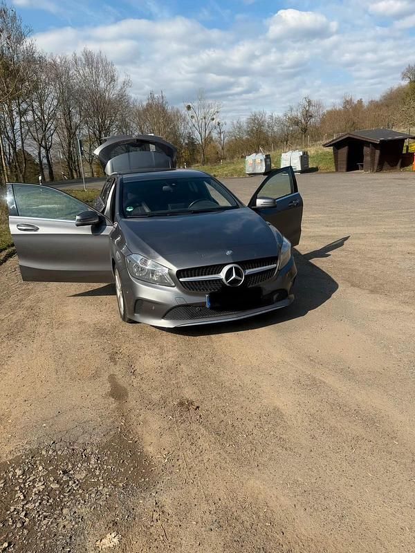 Gebraucht Mercedes A200 136 PS (100 kW) 2016 Grau Limousine