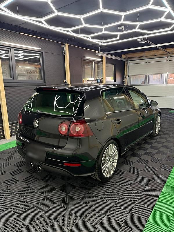 Schwarz Gebraucht 2006 VW Golf V R Kleinwagen | 17.900 € - Bild 1/4