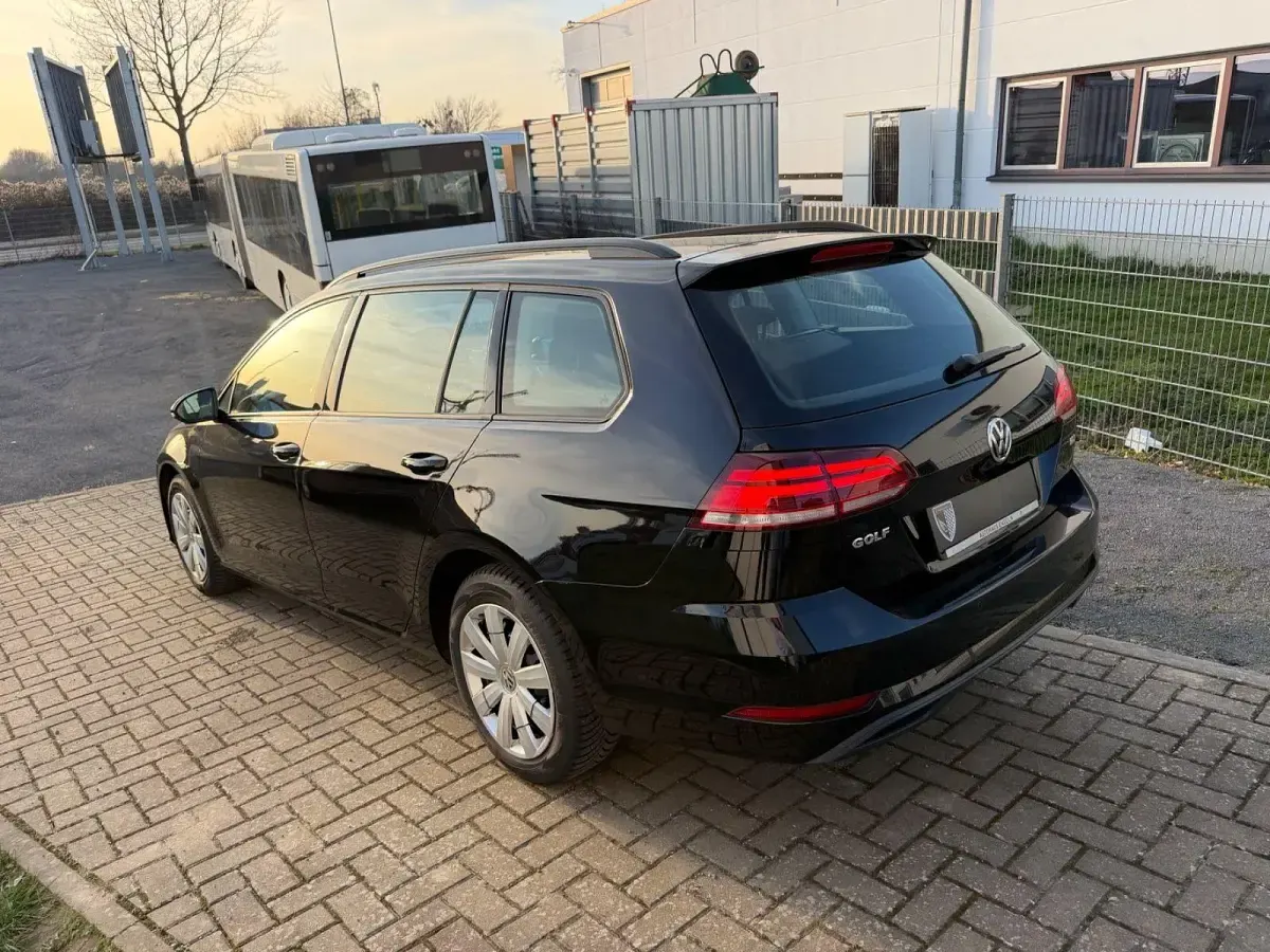 Gebraucht VW Golf VII Trendline 116 PS (85 kW) 2017 Schwarz Kombi